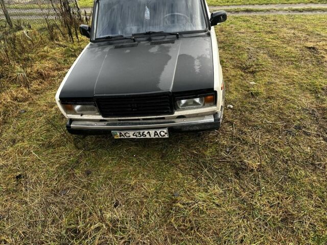 Белый ВАЗ 2107, объемом двигателя 1.5 л и пробегом 100 тыс. км за 1000 $, фото 2 на Automoto.ua