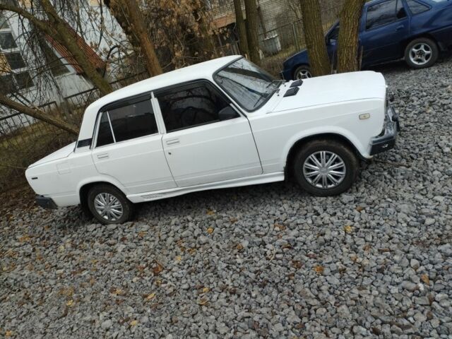 Белый ВАЗ 2107, объемом двигателя 1.5 л и пробегом 42 тыс. км за 1200 $, фото 2 на Automoto.ua