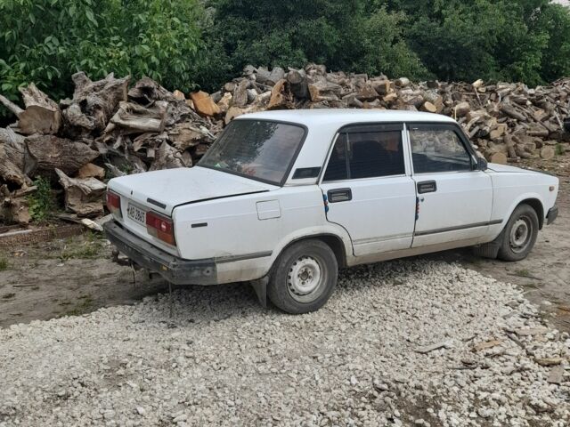 Белый ВАЗ 2107, объемом двигателя 0 л и пробегом 180 тыс. км за 17000 $, фото 2 на Automoto.ua