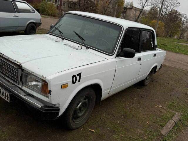 Белый ВАЗ 2107, объемом двигателя 1.5 л и пробегом 365 тыс. км за 501 $, фото 2 на Automoto.ua