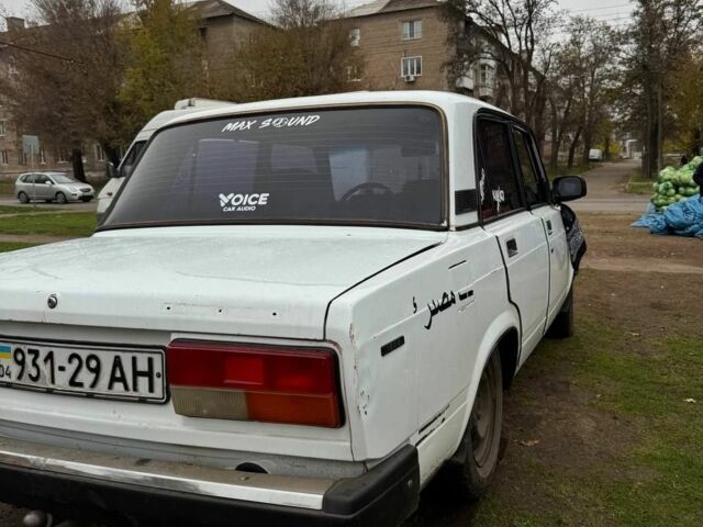 Белый ВАЗ 2107, объемом двигателя 1.5 л и пробегом 365 тыс. км за 501 $, фото 4 на Automoto.ua