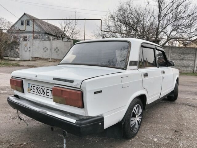 Белый ВАЗ 2107, объемом двигателя 1 л и пробегом 300 тыс. км за 824 $, фото 2 на Automoto.ua
