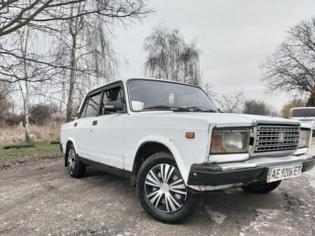 Белый ВАЗ 2107, объемом двигателя 1 л и пробегом 300 тыс. км за 824 $, фото 4 на Automoto.ua