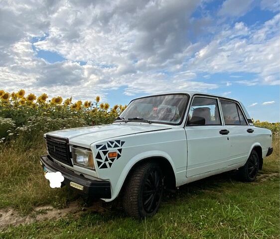 Белый ВАЗ 2107, объемом двигателя 1.3 л и пробегом 100 тыс. км за 850 $, фото 1 на Automoto.ua