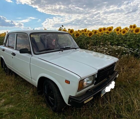 Белый ВАЗ 2107, объемом двигателя 1.3 л и пробегом 100 тыс. км за 850 $, фото 4 на Automoto.ua