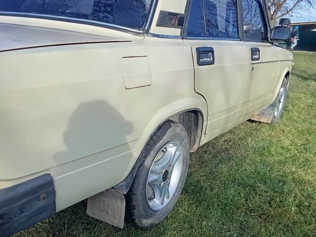 Бежевый ВАЗ 2107, объемом двигателя 1.5 л и пробегом 12 тыс. км за 800 $, фото 2 на Automoto.ua