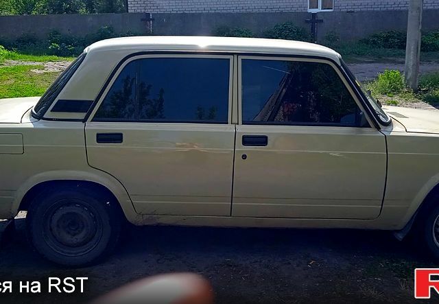 Бежевый ВАЗ 2107, объемом двигателя 1.3 л и пробегом 200 тыс. км за 940 $, фото 2 на Automoto.ua