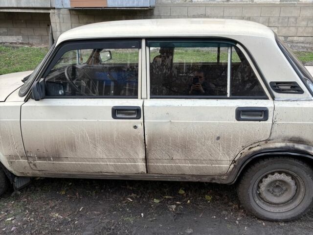 Бежевый ВАЗ 2107, объемом двигателя 1.5 л и пробегом 300 тыс. км за 591 $, фото 3 на Automoto.ua