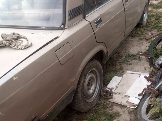 ВАЗ 2107 1986 в Виннице на Automoto.ua Бежевый ВАЗ 2107, объемом двигателя 0 л и пробегом 1000 тыс. км за 385 $, фото 4 на Automoto.ua