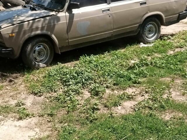 ВАЗ 2107 1986 в Виннице на Automoto.ua Бежевый ВАЗ 2107, объемом двигателя 0 л и пробегом 1000 тыс. км за 385 $, фото 2 на Automoto.ua