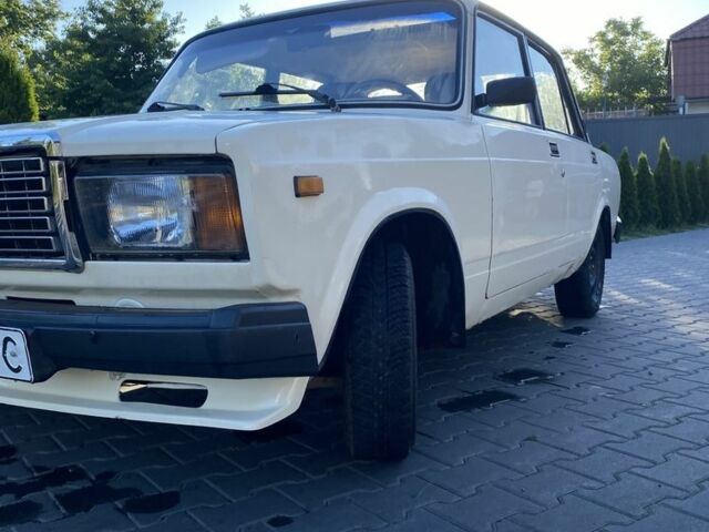 ВАЗ 2107 1988 в Черновцах на Automoto.ua Бежевый ВАЗ 2107, объемом двигателя 1.7 л и пробегом 98 тыс. км за 900 $, фото 1 на Automoto.ua