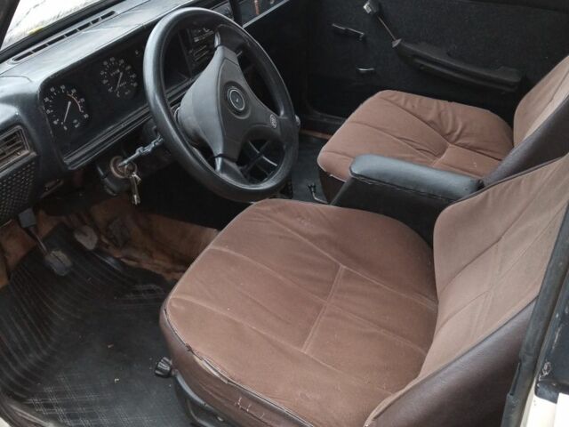 Бежевый ВАЗ 2107, объемом двигателя 1.5 л и пробегом 150 тыс. км за 595 $, фото 4 на Automoto.ua