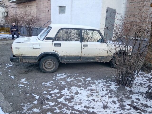 Бежевый ВАЗ 2107, объемом двигателя 0 л и пробегом 100 тыс. км за 381 $, фото 3 на Automoto.ua