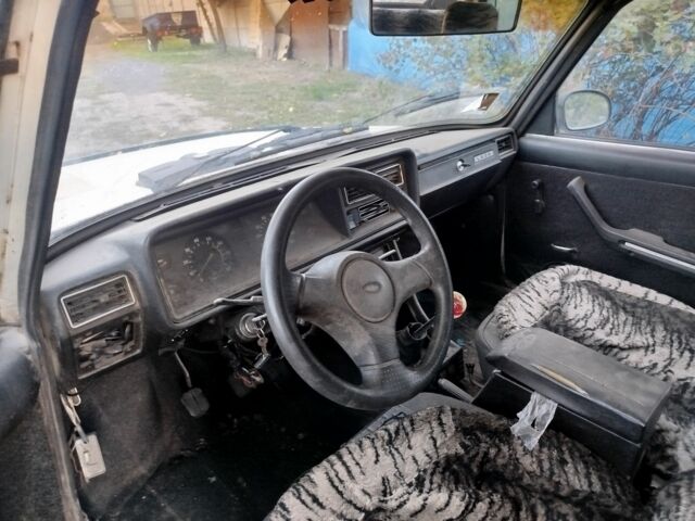 Бежевый ВАЗ 2107, объемом двигателя 1.5 л и пробегом 100 тыс. км за 182 $, фото 4 на Automoto.ua