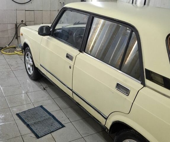 Бежевый ВАЗ 2107, объемом двигателя 1.5 л и пробегом 200 тыс. км за 900 $, фото 6 на Automoto.ua