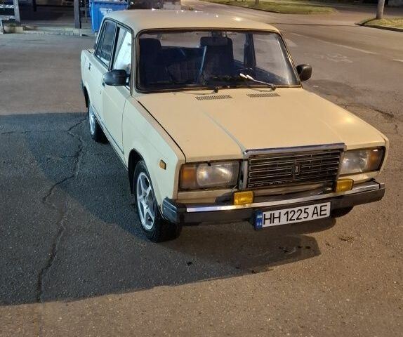 Бежевый ВАЗ 2107, объемом двигателя 1.5 л и пробегом 200 тыс. км за 900 $, фото 2 на Automoto.ua