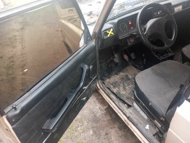 Бежевый ВАЗ 2107, объемом двигателя 1.5 л и пробегом 1 тыс. км за 401 $, фото 5 на Automoto.ua