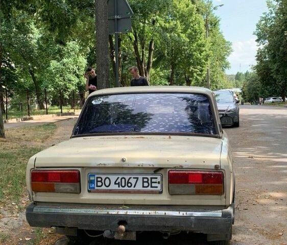 Бежевый ВАЗ 2107, объемом двигателя 1.5 л и пробегом 300 тыс. км за 550 $, фото 2 на Automoto.ua