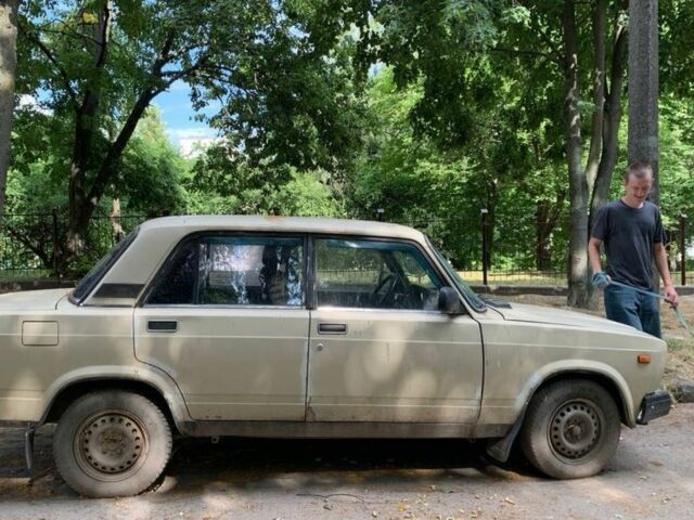 Бежевый ВАЗ 2107, объемом двигателя 1.5 л и пробегом 300 тыс. км за 550 $, фото 3 на Automoto.ua