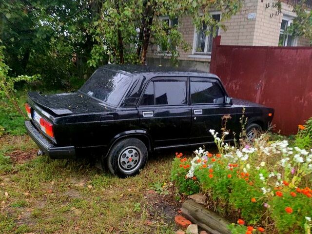 Черный ВАЗ 2107, объемом двигателя 1.5 л и пробегом 205 тыс. км за 1568 $, фото 4 на Automoto.ua