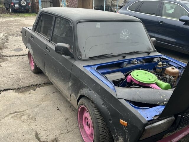 Черный ВАЗ 2107, объемом двигателя 1.6 л и пробегом 300 тыс. км за 800 $, фото 2 на Automoto.ua