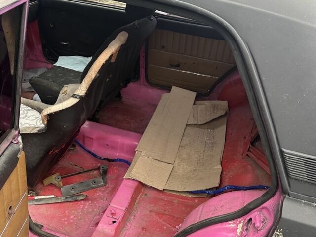 Черный ВАЗ 2107, объемом двигателя 1.6 л и пробегом 300 тыс. км за 800 $, фото 6 на Automoto.ua