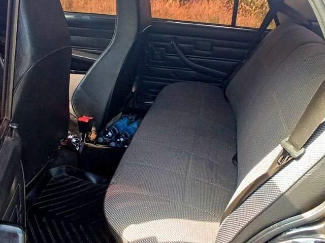 Чорний ВАЗ 2107, об'ємом двигуна 1.5 л та пробігом 0 тис. км за 3400 $, фото 6 на Automoto.ua