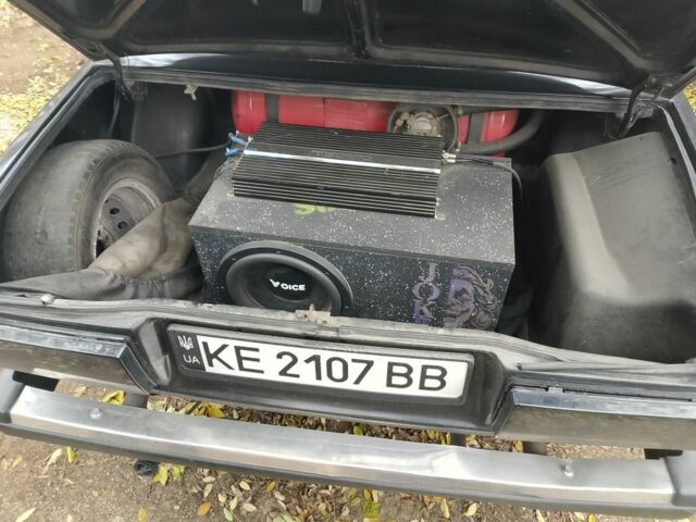 Черный ВАЗ 2107, объемом двигателя 1.5 л и пробегом 80 тыс. км за 1600 $, фото 2 на Automoto.ua