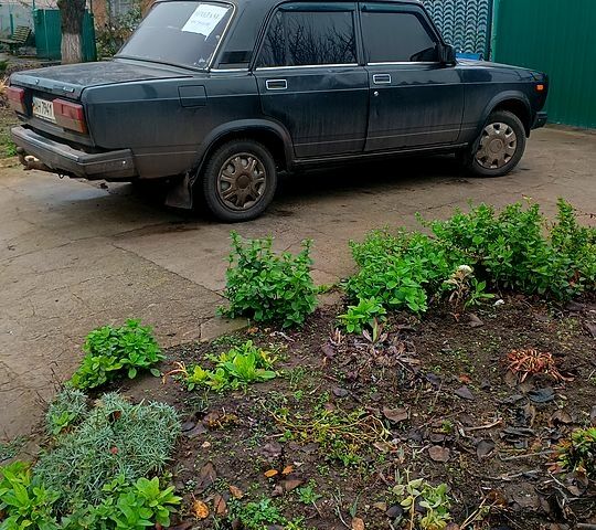 Чорний ВАЗ 2107, об'ємом двигуна 1.5 л та пробігом 37 тис. км за 1100 $, фото 1 на Automoto.ua