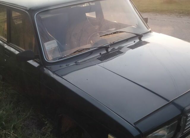 Черный ВАЗ 2107, объемом двигателя 1.5 л и пробегом 1 тыс. км за 416 $, фото 2 на Automoto.ua