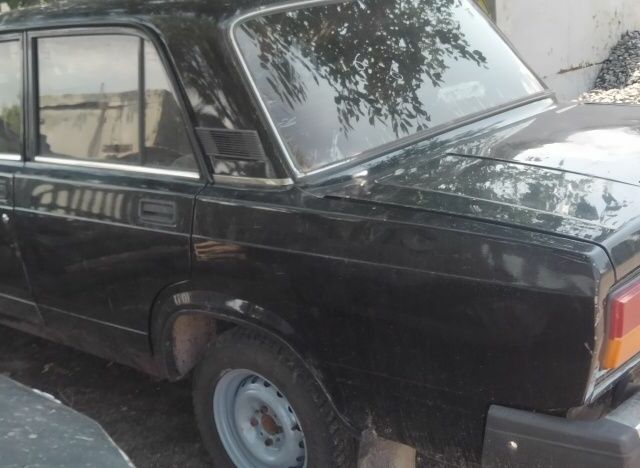 Черный ВАЗ 2107, объемом двигателя 1.5 л и пробегом 1 тыс. км за 416 $, фото 4 на Automoto.ua