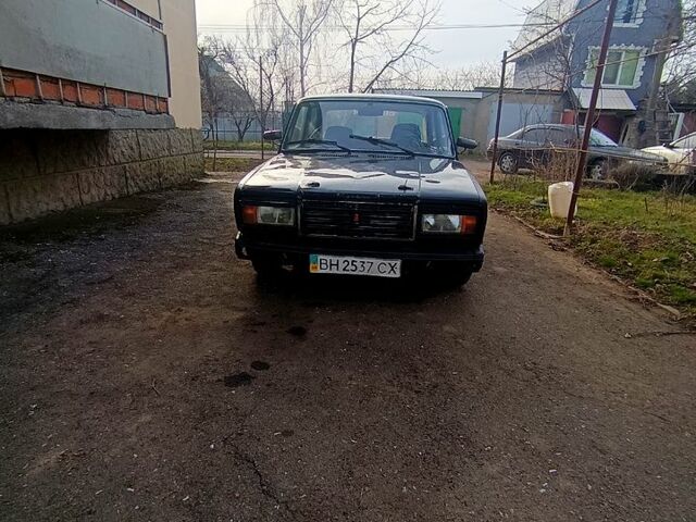 Черный ВАЗ 2107, объемом двигателя 16 л и пробегом 100 тыс. км за 1500 $, фото 1 на Automoto.ua