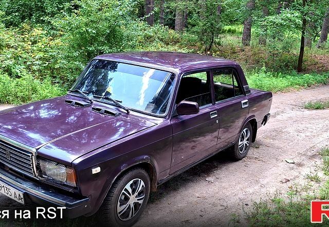 Фиолетовый ВАЗ 2107, объемом двигателя 1.5 л и пробегом 250 тыс. км за 900 $, фото 4 на Automoto.ua