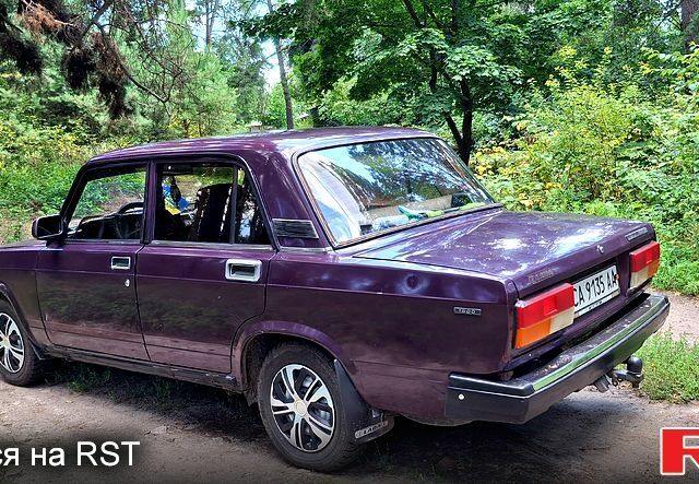 Фиолетовый ВАЗ 2107, объемом двигателя 1.5 л и пробегом 250 тыс. км за 900 $, фото 3 на Automoto.ua