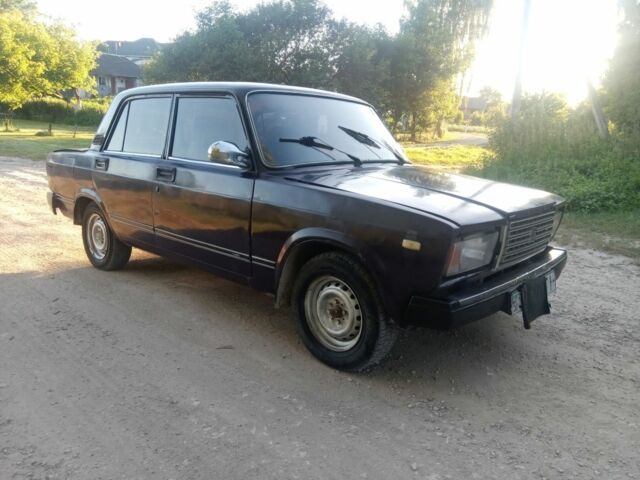 Фиолетовый ВАЗ 2107, объемом двигателя 1.5 л и пробегом 90 тыс. км за 500 $, фото 2 на Automoto.ua