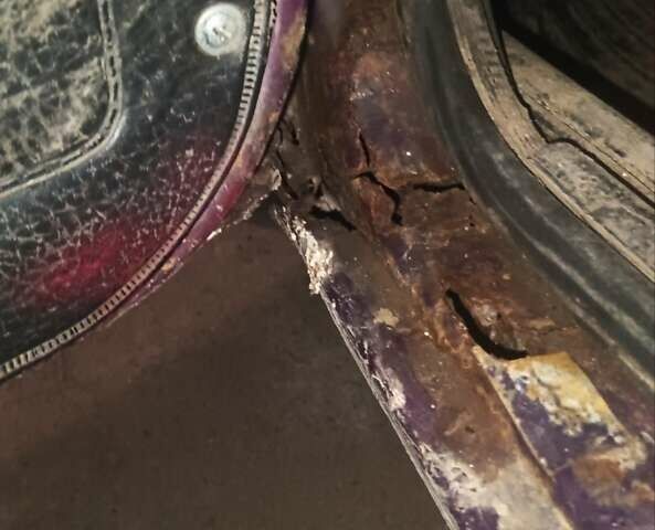 Фіолетовий ВАЗ 2107, об'ємом двигуна 1.5 л та пробігом 300 тис. км за 600 $, фото 3 на Automoto.ua