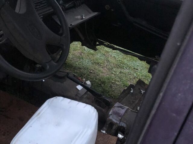 Фіолетовий ВАЗ 2107, об'ємом двигуна 1.5 л та пробігом 75 тис. км за 500 $, фото 6 на Automoto.ua