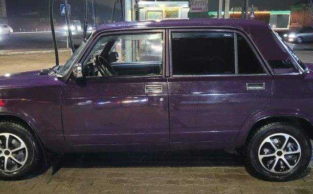 Фиолетовый ВАЗ 2107, объемом двигателя 0 л и пробегом 180 тыс. км за 2300 $, фото 4 на Automoto.ua