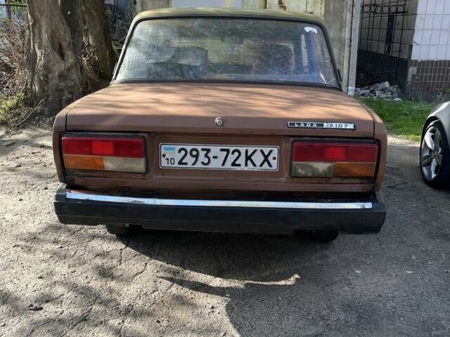 Коричневый ВАЗ 2107, объемом двигателя 1.5 л и пробегом 1000 тыс. км за 408 $, фото 3 на Automoto.ua