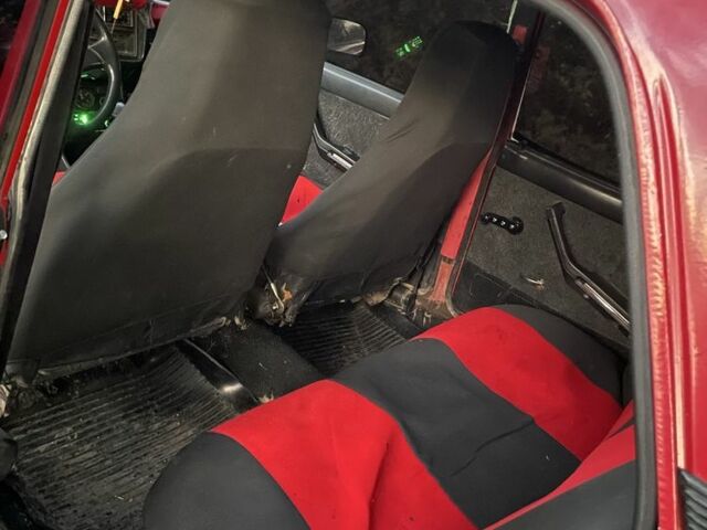 ВАЗ 2107 1989 в Каменце-Подольском на Automoto.ua Красный ВАЗ 2107, объемом двигателя 1.5 л и пробегом 94 тыс. км за 321 $, фото 3 на Automoto.ua