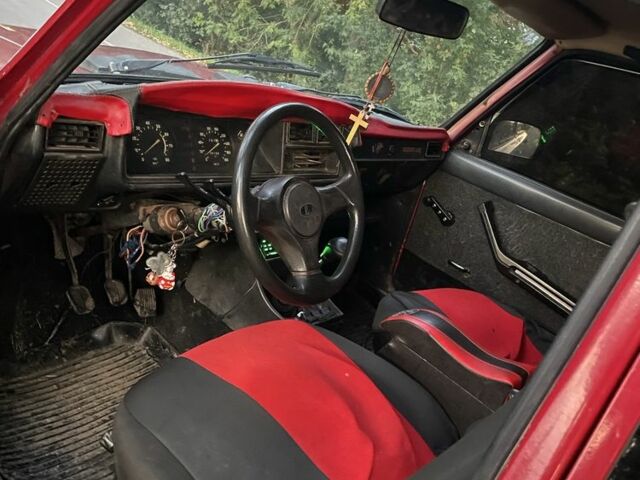 ВАЗ 2107 1989 в Каменце-Подольском на Automoto.ua Красный ВАЗ 2107, объемом двигателя 1.5 л и пробегом 94 тыс. км за 321 $, фото 4 на Automoto.ua
