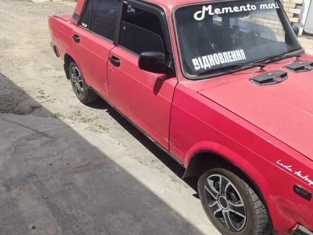 Красный ВАЗ 2107, объемом двигателя 1.5 л и пробегом 99 тыс. км за 484 $, фото 3 на Automoto.ua