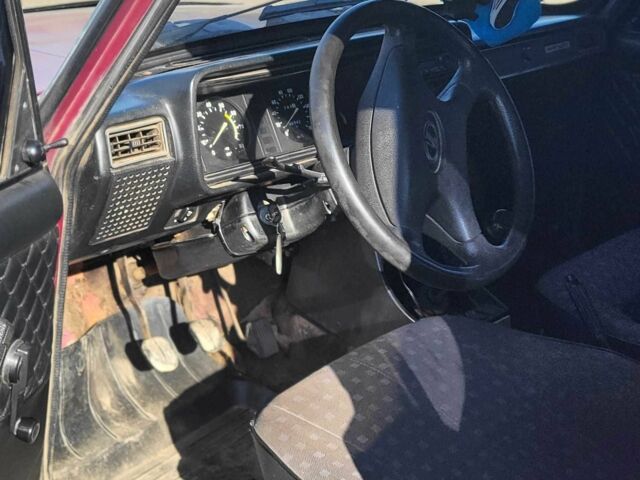 Красный ВАЗ 2107, объемом двигателя 1.5 л и пробегом 85 тыс. км за 950 $, фото 3 на Automoto.ua