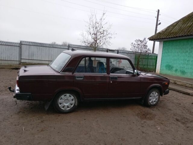 Красный ВАЗ 2107, объемом двигателя 1.5 л и пробегом 2 тыс. км за 1072 $, фото 9 на Automoto.ua