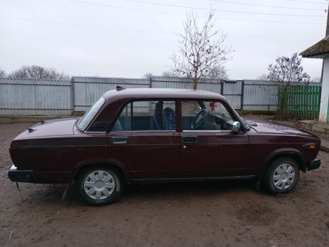 Красный ВАЗ 2107, объемом двигателя 1.5 л и пробегом 2 тыс. км за 1072 $, фото 7 на Automoto.ua