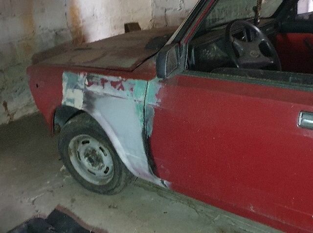 ВАЗ 2107 2007 в Каменское - Днепродзержинск на Automoto.ua Красный ВАЗ 2107, объемом двигателя 0 л и пробегом 100 тыс. км за 800 $, фото 3 на Automoto.ua