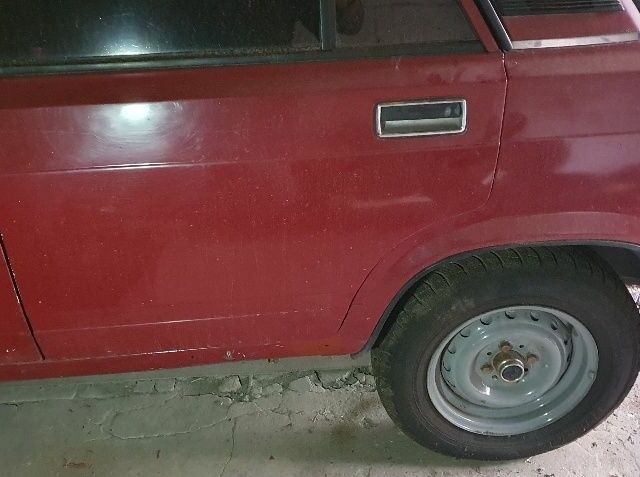 ВАЗ 2107 2007 в Каменское - Днепродзержинск на Automoto.ua Красный ВАЗ 2107, объемом двигателя 0 л и пробегом 100 тыс. км за 800 $, фото 1 на Automoto.ua