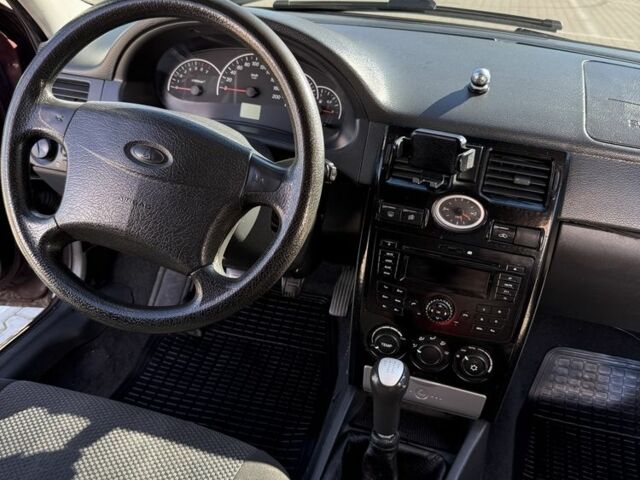 ВАЗ 2107 2012 в Киеве на Automoto.ua Красный ВАЗ 2107, объемом двигателя 1.6 л и пробегом 249 тыс. км за 2550 $, фото 5 на Automoto.ua