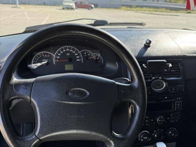 ВАЗ 2107 2012 в Киеве на Automoto.ua Красный ВАЗ 2107, объемом двигателя 1.6 л и пробегом 249 тыс. км за 2550 $, фото 6 на Automoto.ua