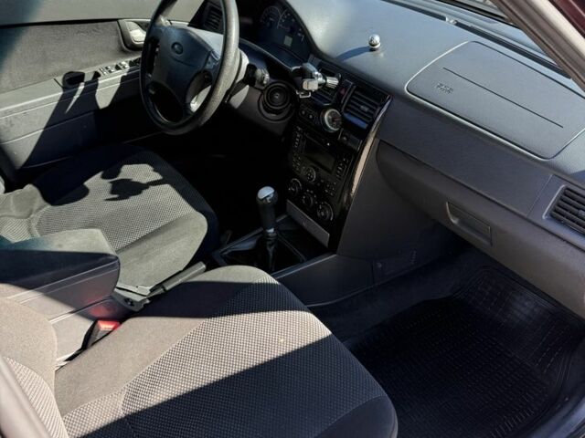 ВАЗ 2107 2012 в Киеве на Automoto.ua Красный ВАЗ 2107, объемом двигателя 1.6 л и пробегом 249 тыс. км за 2550 $, фото 8 на Automoto.ua